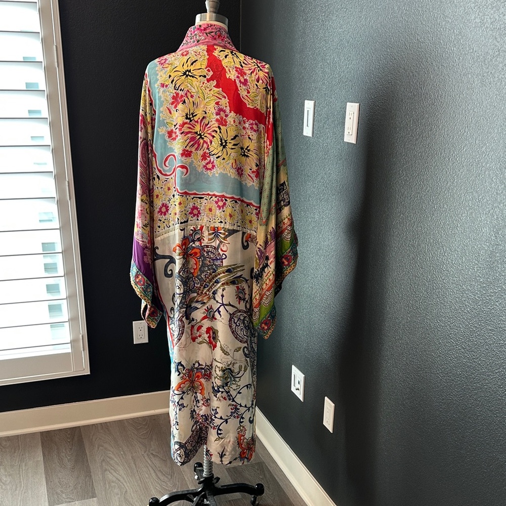 Johnny Was Multicolor Floral Kimono reversible has pockets snap closure like new - Picture 2 of 9